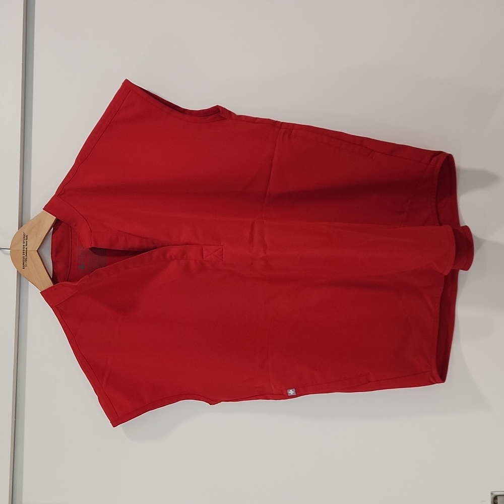 Figs Set. Red XS Rafaela Top & SM(R) Zamora Joggers